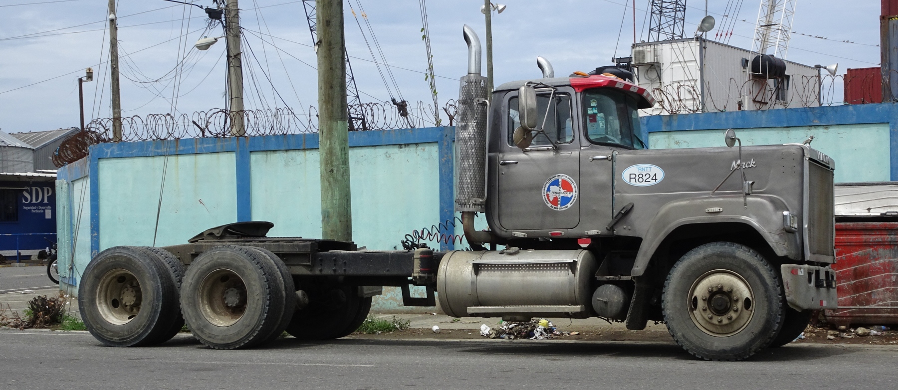 Mack SuperLiner