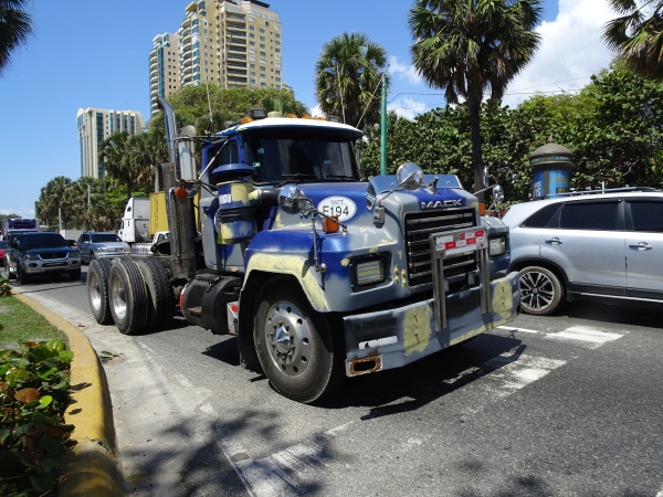 Mack RD Bobtailing trucks